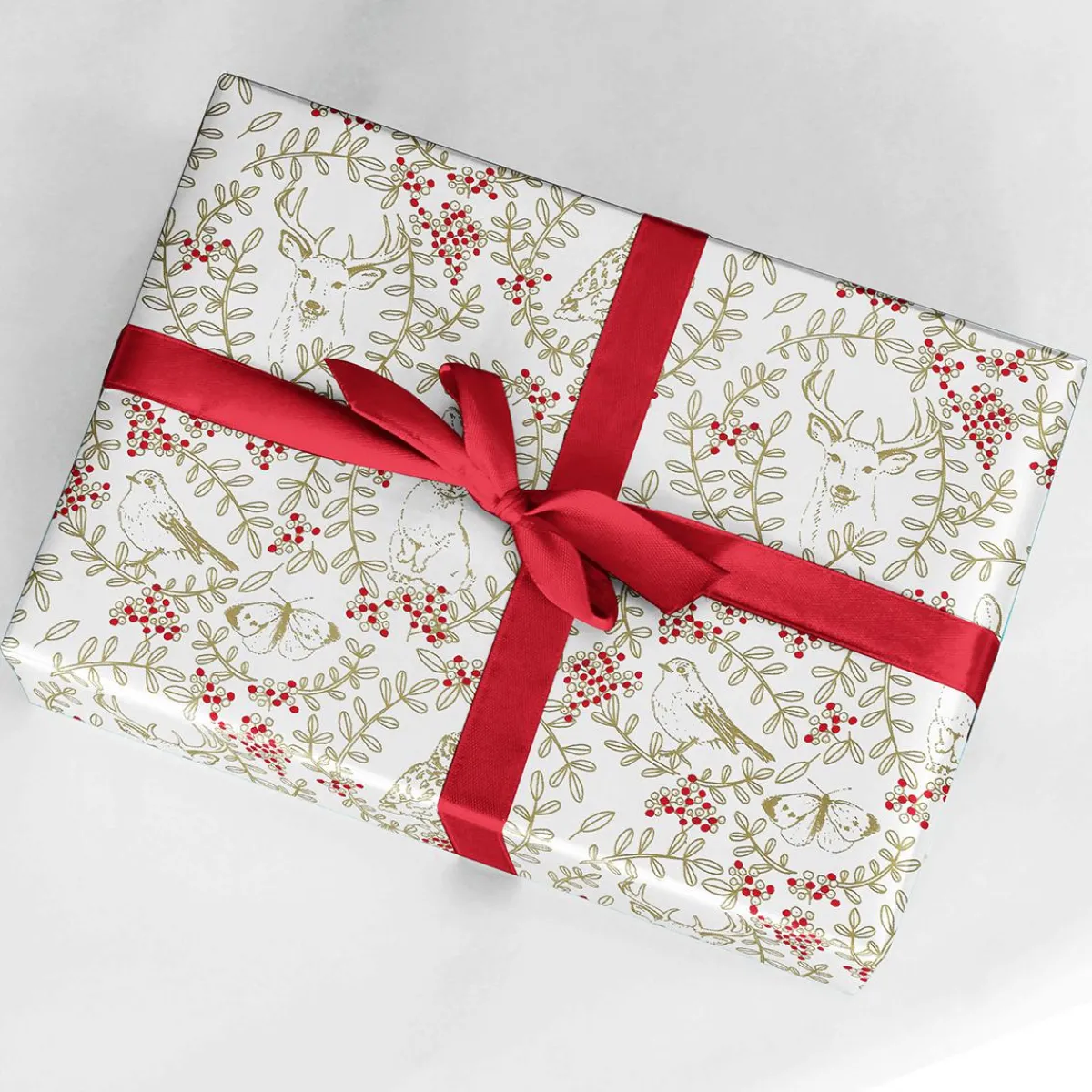 Papier Cadeau Durable Avec Animaux De La Forêt, Rinceaux Et Baies Rouges - Rouleau De 50 M De Papier Cadeau-DecoWoerner Sale