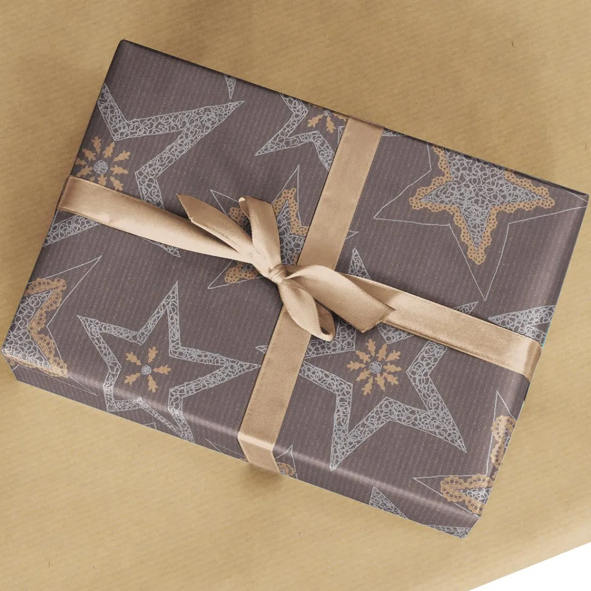 Papier Kraft Recyclé Brun Foncé Avec étoiles Argentées - Rouleau De 50 M De Papier Cadeau-DecoWoerner