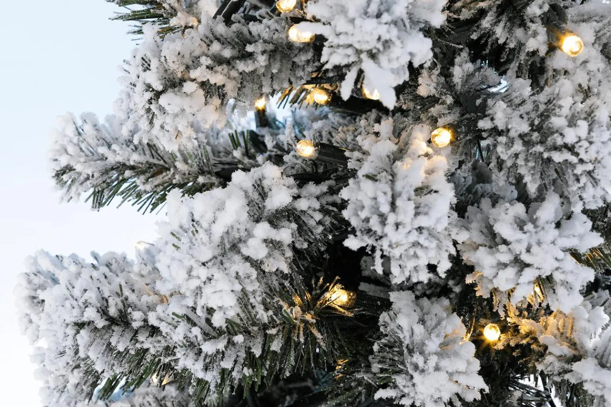Sapin Artificiel étroit, Enneigé Avec LED 150 Cm-DecoWoerner Outlet